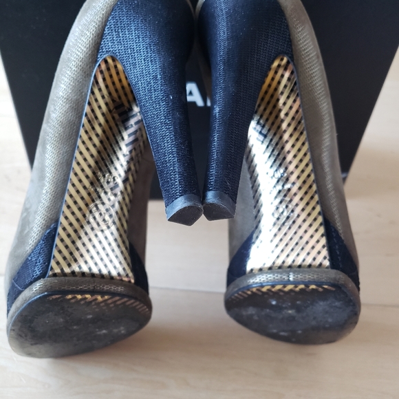 sold ✅Chanel Two-tone Round Cap Toe Escarpins Pumps 39.5 - Picture 6 of 10